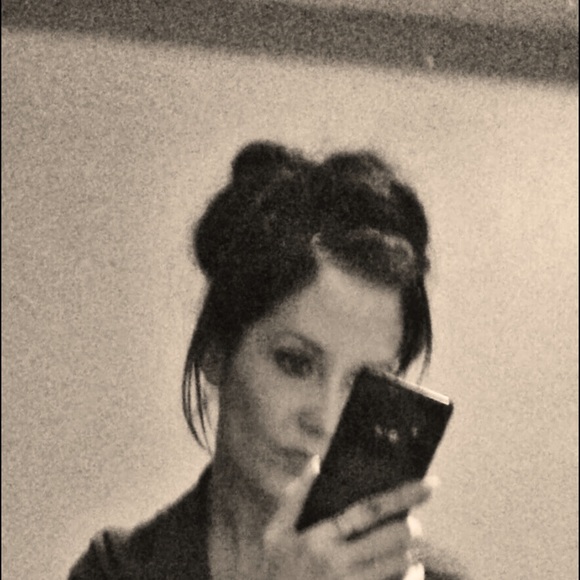 Meet your Posher, Rolanda - Picture 1 of 2